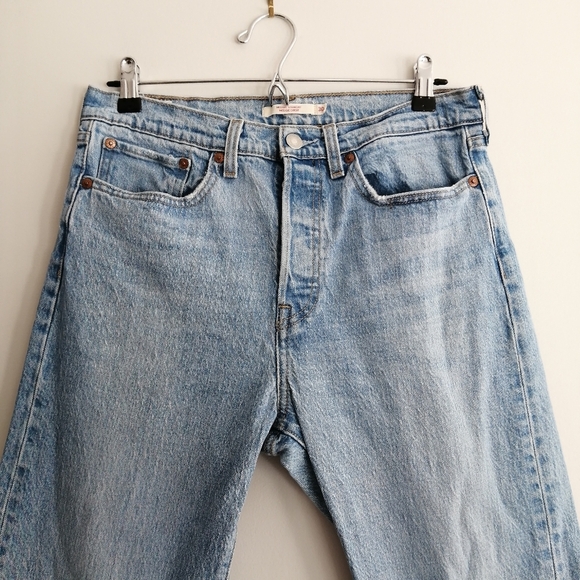 Levi's Premium Wedgie Straight Jeans in Tango Hustle Medium Wash Raw Hem 30 (10) - Picture 5 of 15